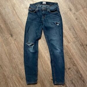 HUDSON DARK WASH DISTRESSED SKINNY JEANS (SIZE 25)